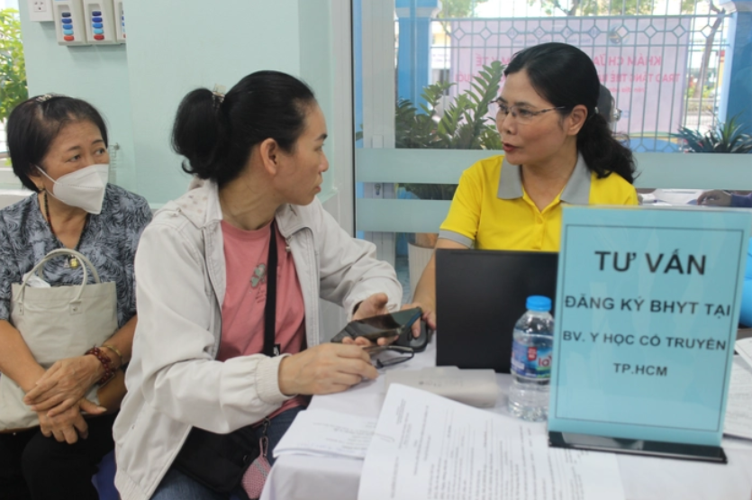 Tin vui cho người tham gia BHYT: Khám chữa bệnh cuối tuần vẫn được thanh toán - Ảnh 1.