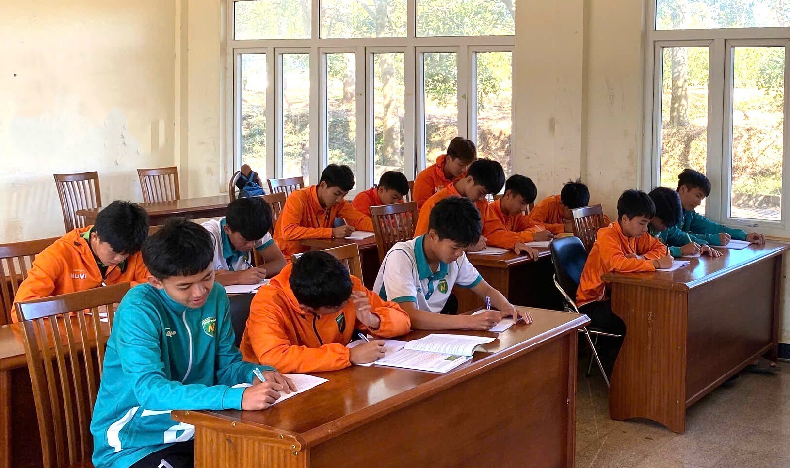 Học viện B&oacute;ng đ&aacute; Nutifood ch&agrave;o đ&oacute;n 30 t&acirc;n học vi&ecirc;n Kh&oacute;a 4- Ảnh 3.