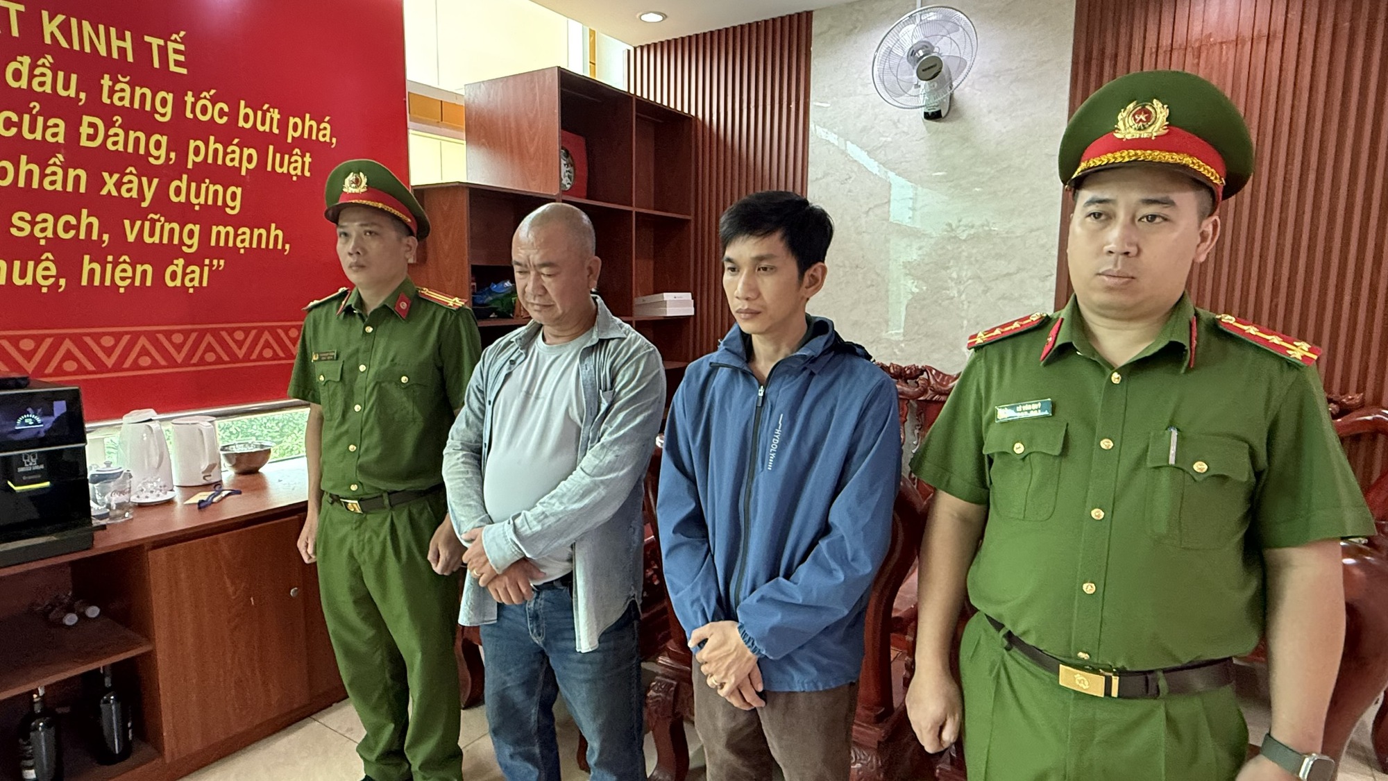 Bắt giam chủ c&ocirc;ng ty ở Đắk Lắk, ph&aacute;t hiện gần 379 tỷ đồng doanh thu ngo&agrave;i sổ s&aacute;ch- Ảnh 1.