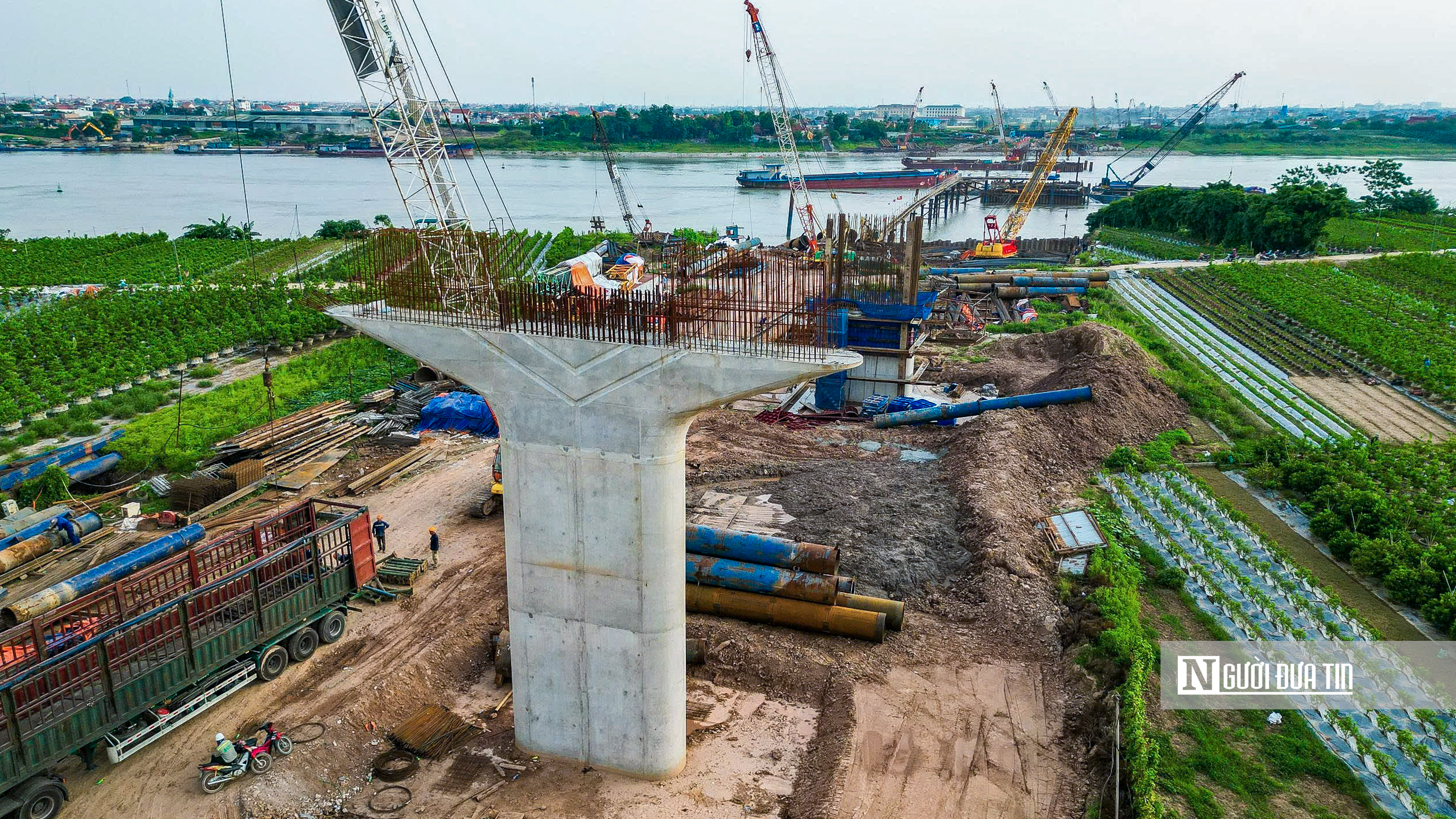 Loạt hạng mục cây cầu gần 4.000 tỷ đồng nối Hà Nội - Hưng Yên lộ diện sau 9 tháng thi công- Ảnh 3. Loạt hạng mục cây cầu gần 4.000 tỷ đồng nối Hà Nội - Hưng Yên lộ diện sau 9 tháng thi công- Ảnh 3.