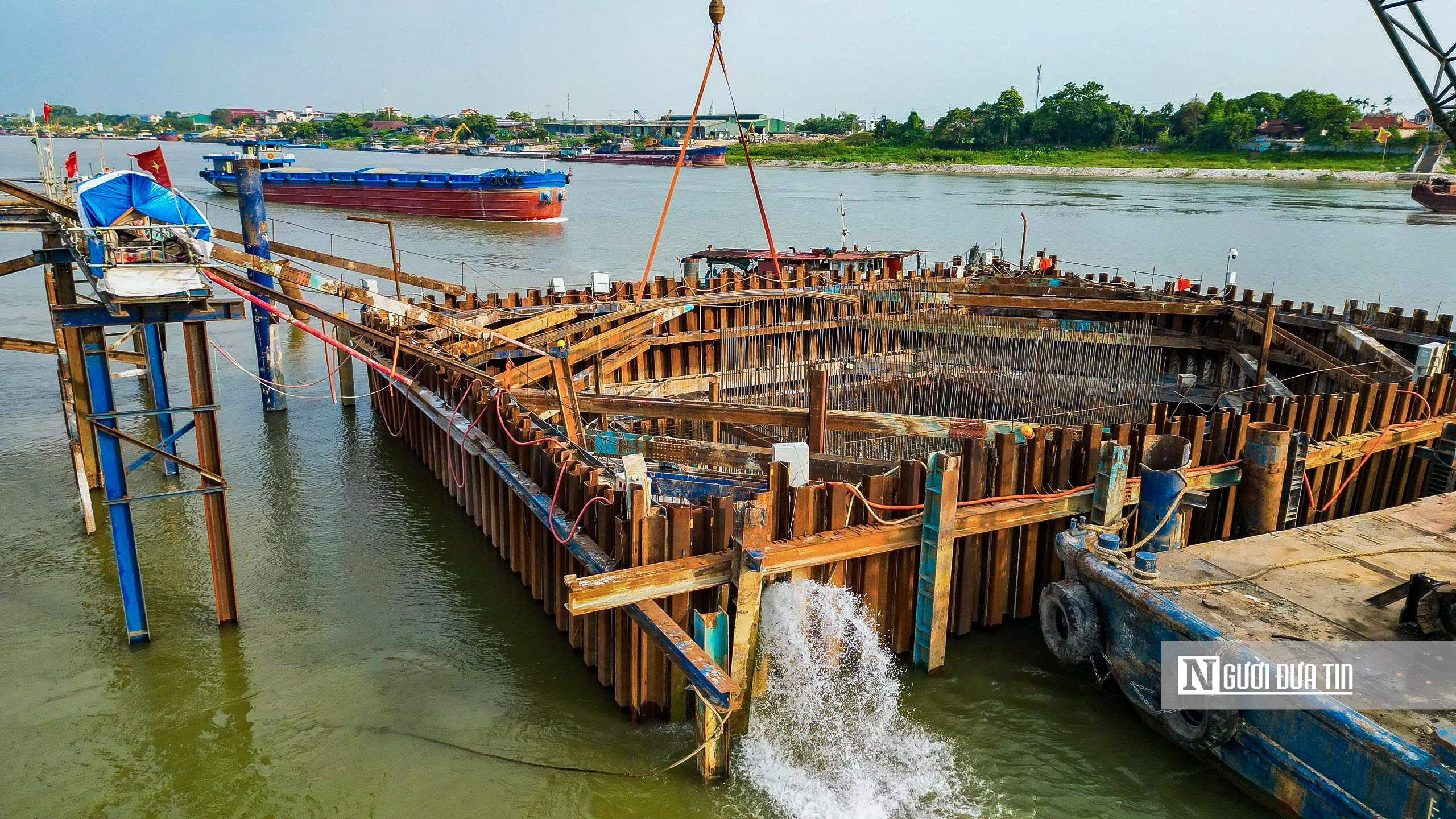 Loạt hạng mục cây cầu gần 4.000 tỷ đồng nối Hà Nội - Hưng Yên lộ diện sau 9 tháng thi công- Ảnh 5. Loạt hạng mục cây cầu gần 4.000 tỷ đồng nối Hà Nội - Hưng Yên lộ diện sau 9 tháng thi công- Ảnh 5.