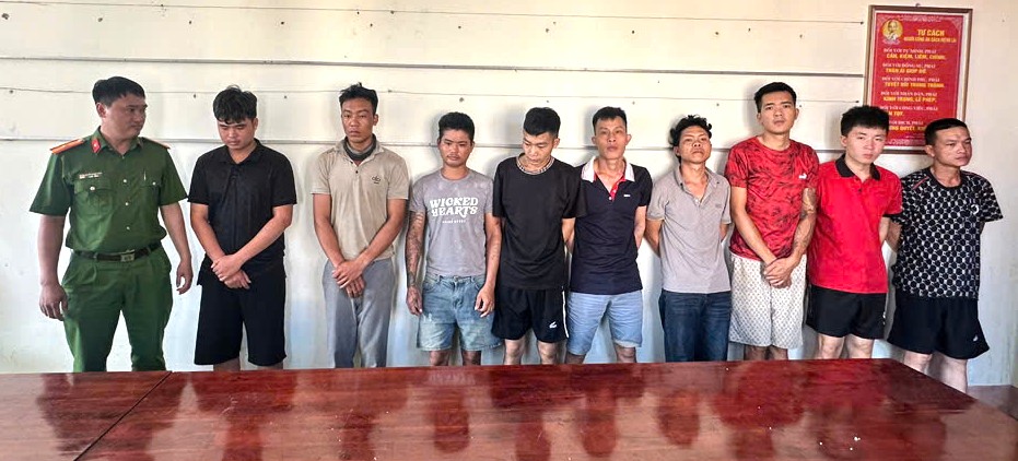 Bắt quản l&yacute; nh&oacute;m c&ocirc;ng nh&acirc;n b&aacute;n heroin ngay tại c&ocirc;ng trường- Ảnh 1.