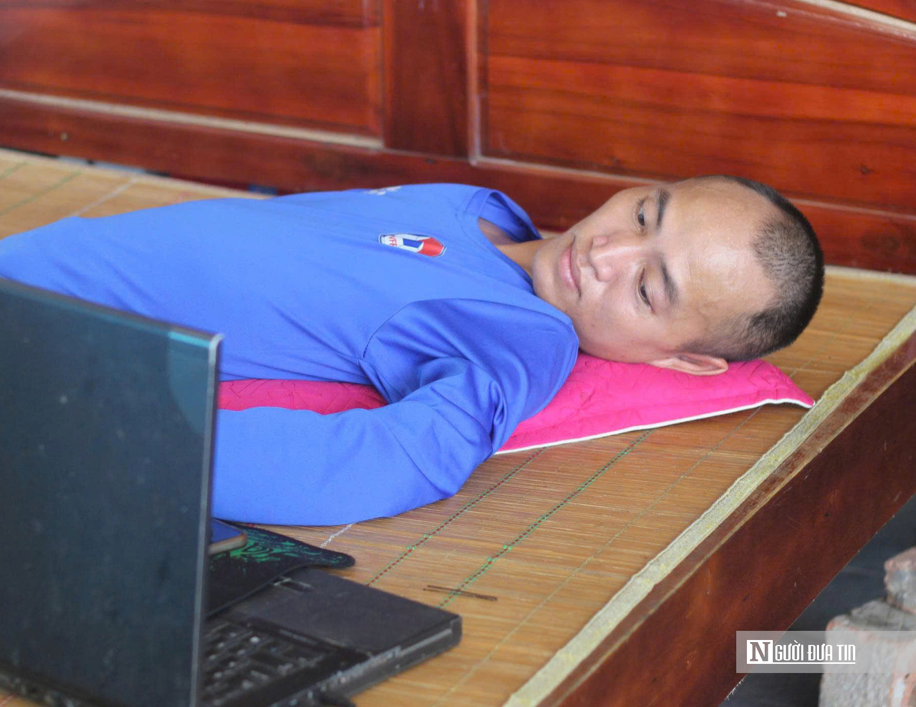“Nghị lực thép” của người đàn ông nằm bất động chỉ cử động được 3 ngón tay- Ảnh 3. “Nghị lực thép” của người đàn ông nằm bất động chỉ cử động được 3 ngón tay- Ảnh 3.
