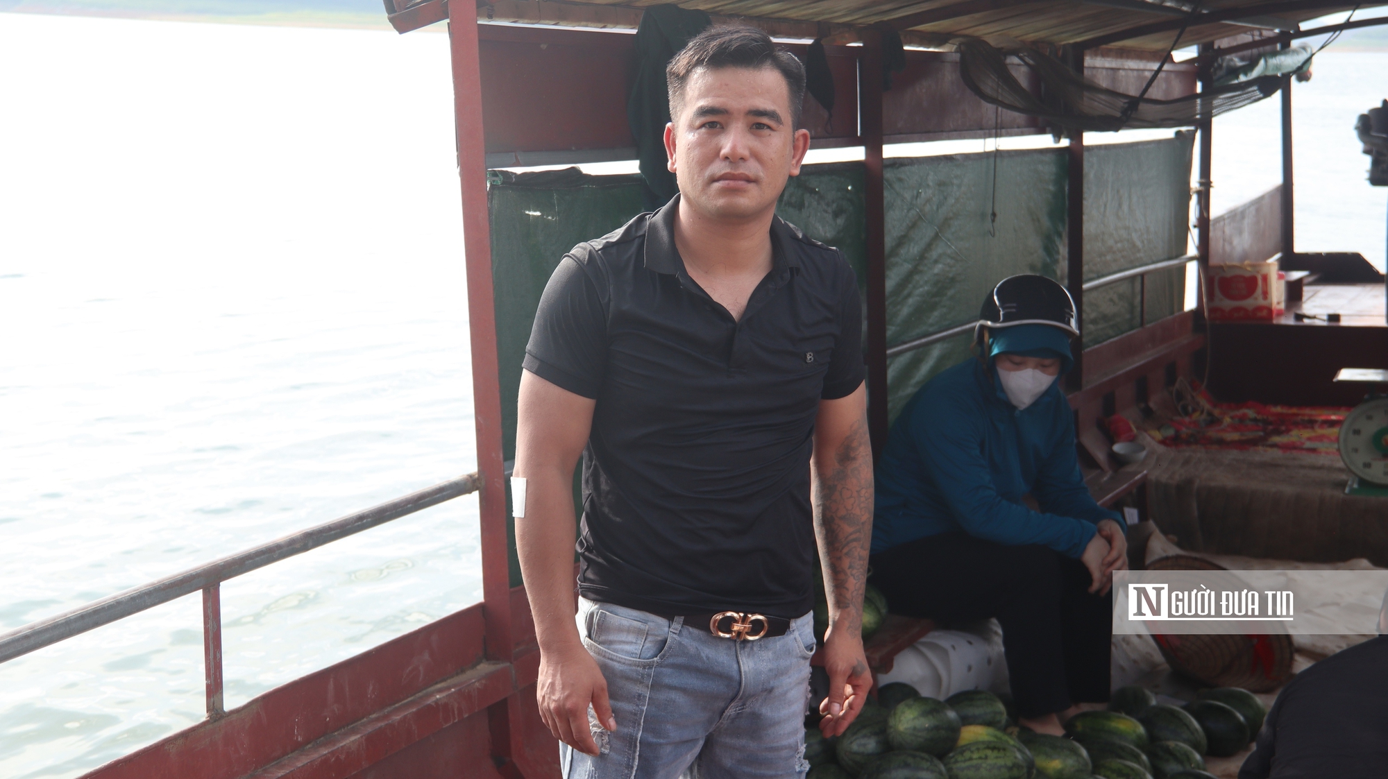 Dưa hấu Thác Bà được giá, thương lái tranh thủ thu mua từ rạng đông- Ảnh 4. Dưa hấu Thác Bà được giá, thương lái tranh thủ thu mua từ rạng đông- Ảnh 4.