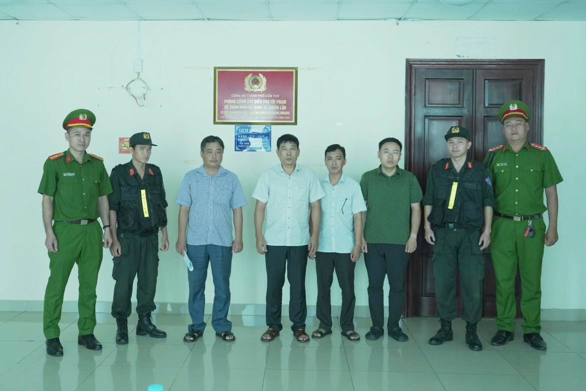 Bắt nguyên Trưởng Ban Tổ chức Tỉnh uỷ Sóc Trăng cũ- Ảnh 2. Bắt nguyên Trưởng Ban Tổ chức Tỉnh uỷ Sóc Trăng cũ- Ảnh 2.