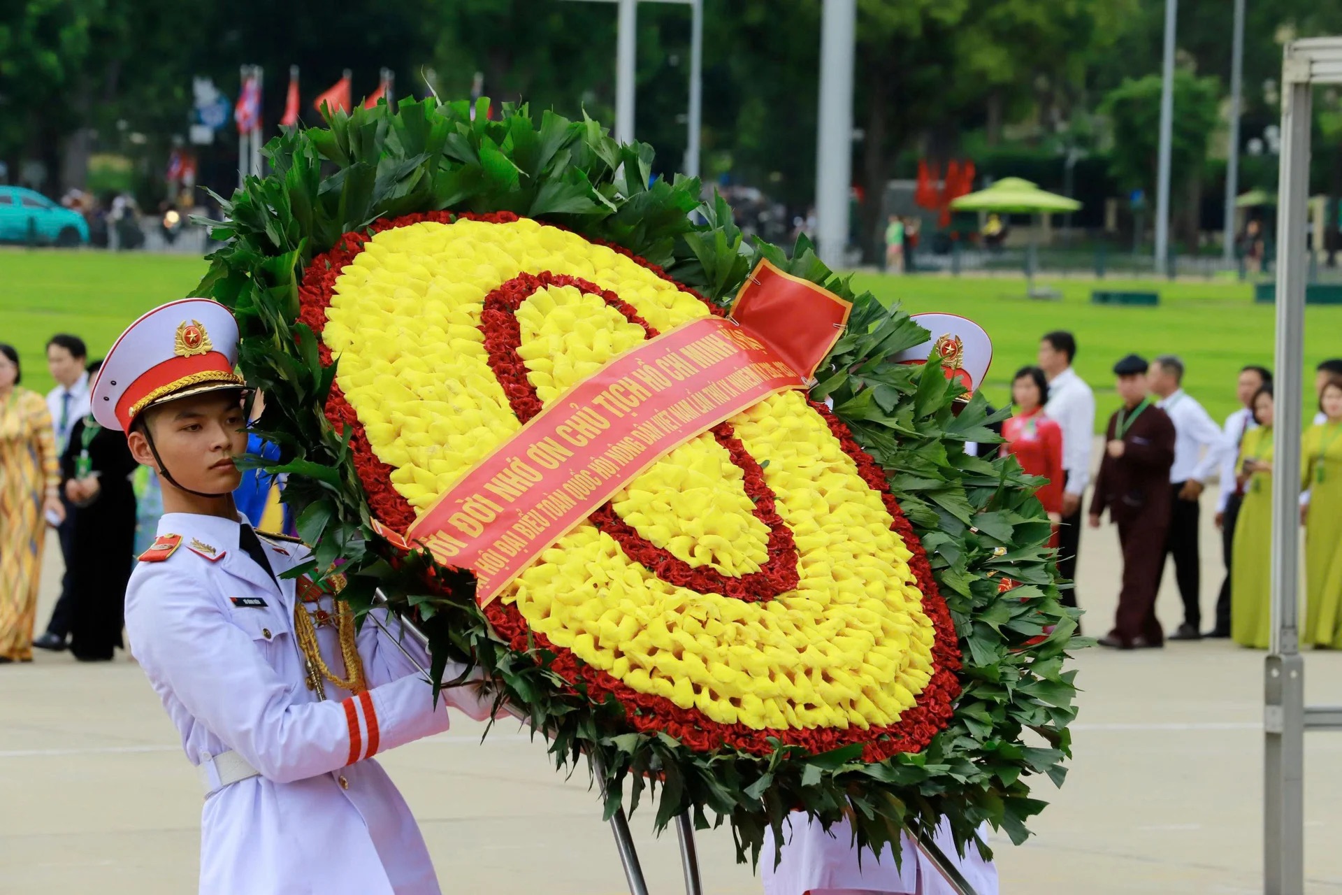 Đại biểu dự Đại hội Hội Nông dân Việt Nam vào Lăng viếng Chủ tịch Hồ Chí Minh- Ảnh 3. Đại biểu dự Đại hội Hội Nông dân Việt Nam vào Lăng viếng Chủ tịch Hồ Chí Minh- Ảnh 3.