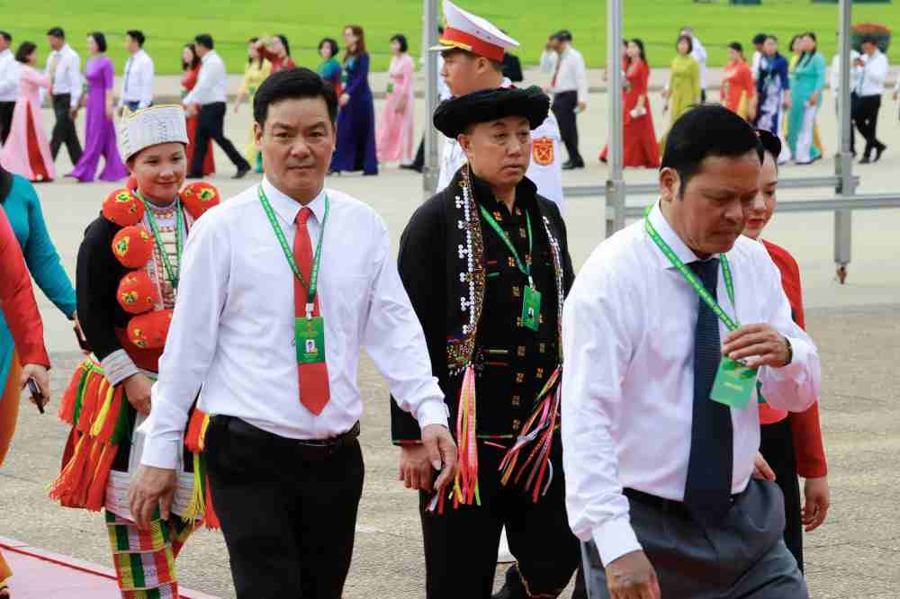 Đại biểu dự Đại hội Hội Nông dân Việt Nam vào Lăng viếng Chủ tịch Hồ Chí Minh- Ảnh 6. Đại biểu dự Đại hội Hội Nông dân Việt Nam vào Lăng viếng Chủ tịch Hồ Chí Minh- Ảnh 6.