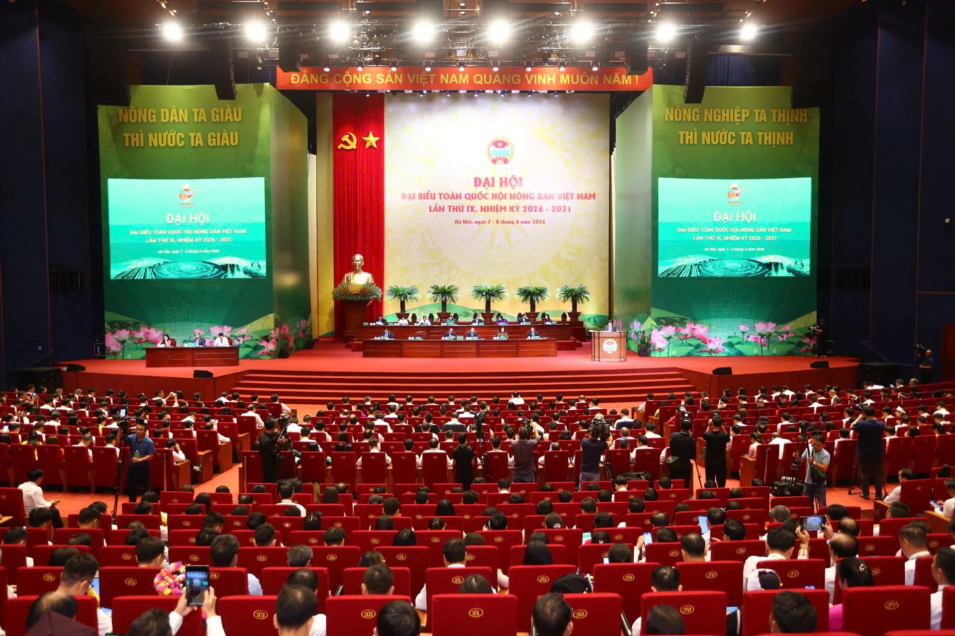 Gần 600 đại biểu dự Đại hội lần thứ IX Hội Nông dân Việt Nam, đại biểu cao tuổi nhất 68 tuổi - Ảnh 1.