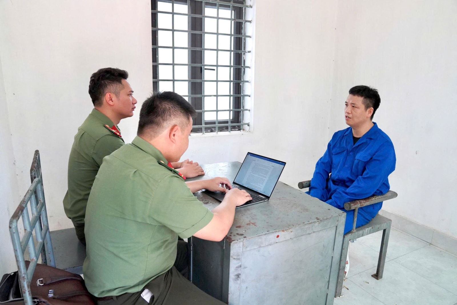 Triệt phá đường dây mua bán vũ khí quân dụng ngụy trang dưới dạng 