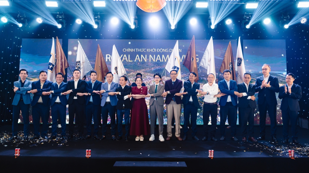 Royal Capital Group bắt tay L.U.X Property phát triển thị trường bất động sản cao cấp - Ảnh 2.