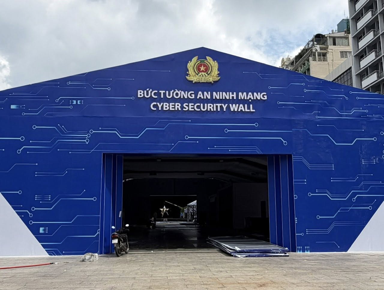 Tp.HCM chuẩn bị Gala “Tổ quốc bình yên” quy mô lớn nhân kỷ niệm 80 năm truyền thống An ninh Nhân dân- Ảnh 1. Tp.HCM chuẩn bị Gala “Tổ quốc bình yên” quy mô lớn nhân kỷ niệm 80 năm truyền thống An ninh Nhân dân- Ảnh 1.