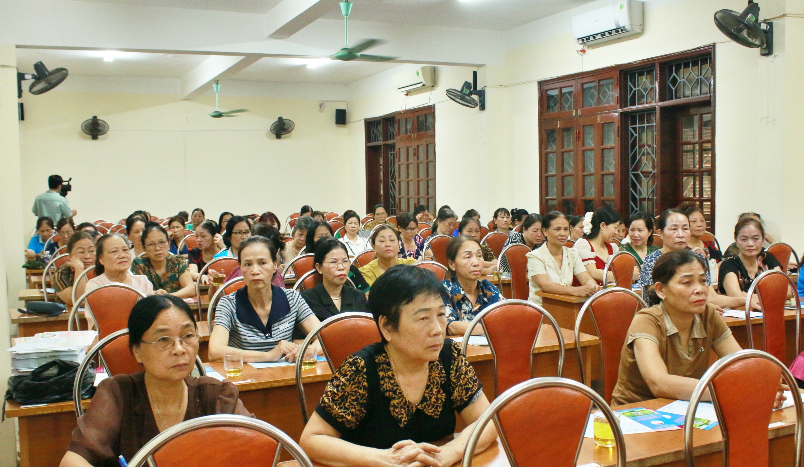 Miễn tiền thuê đất, giảm thuế sâu để thu hút doanh nghiệp vào Hà Nội - Ảnh 3.
