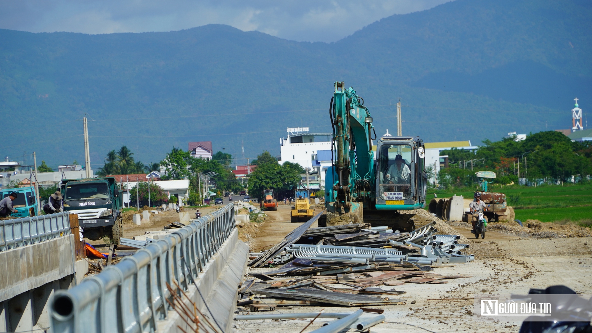 Cận cảnh tuyến đường kết nối cao tốc – Quốc lộ 1, động lực tăng trưởng mới cho Lâm Đồng - Ảnh 12.