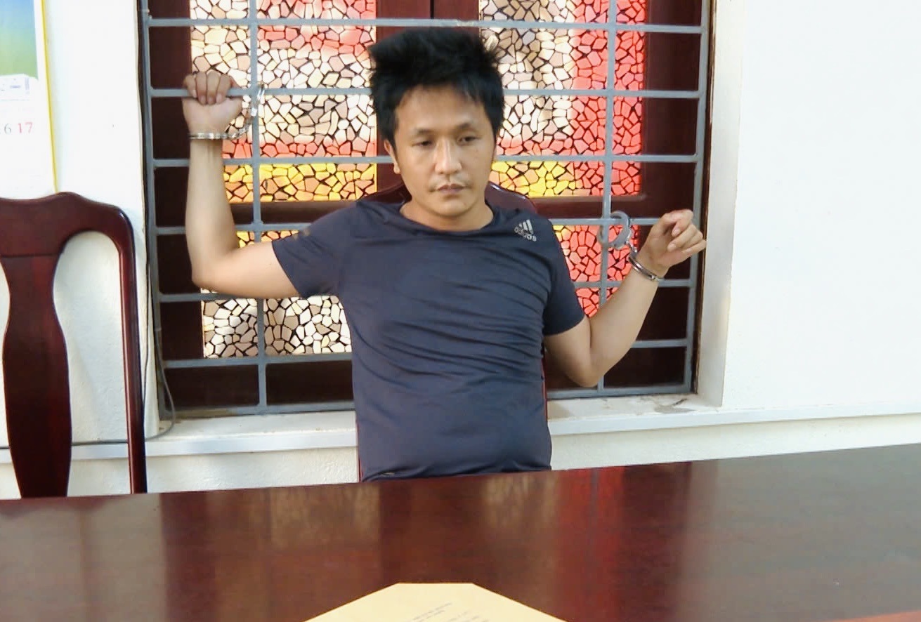 Trung tá cảnh sát bị thương khi dũng cảm khống chế đối tượng nghiện ma túy- Ảnh 2. Trung tá cảnh sát bị thương khi dũng cảm khống chế đối tượng nghiện ma túy- Ảnh 2.
