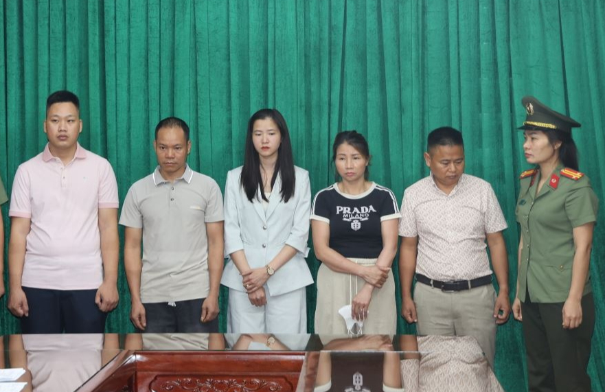 Làm giả hồ sơ mua nhà ở xã hội để trục lợi, 5 người bị khởi tố - Ảnh 1.