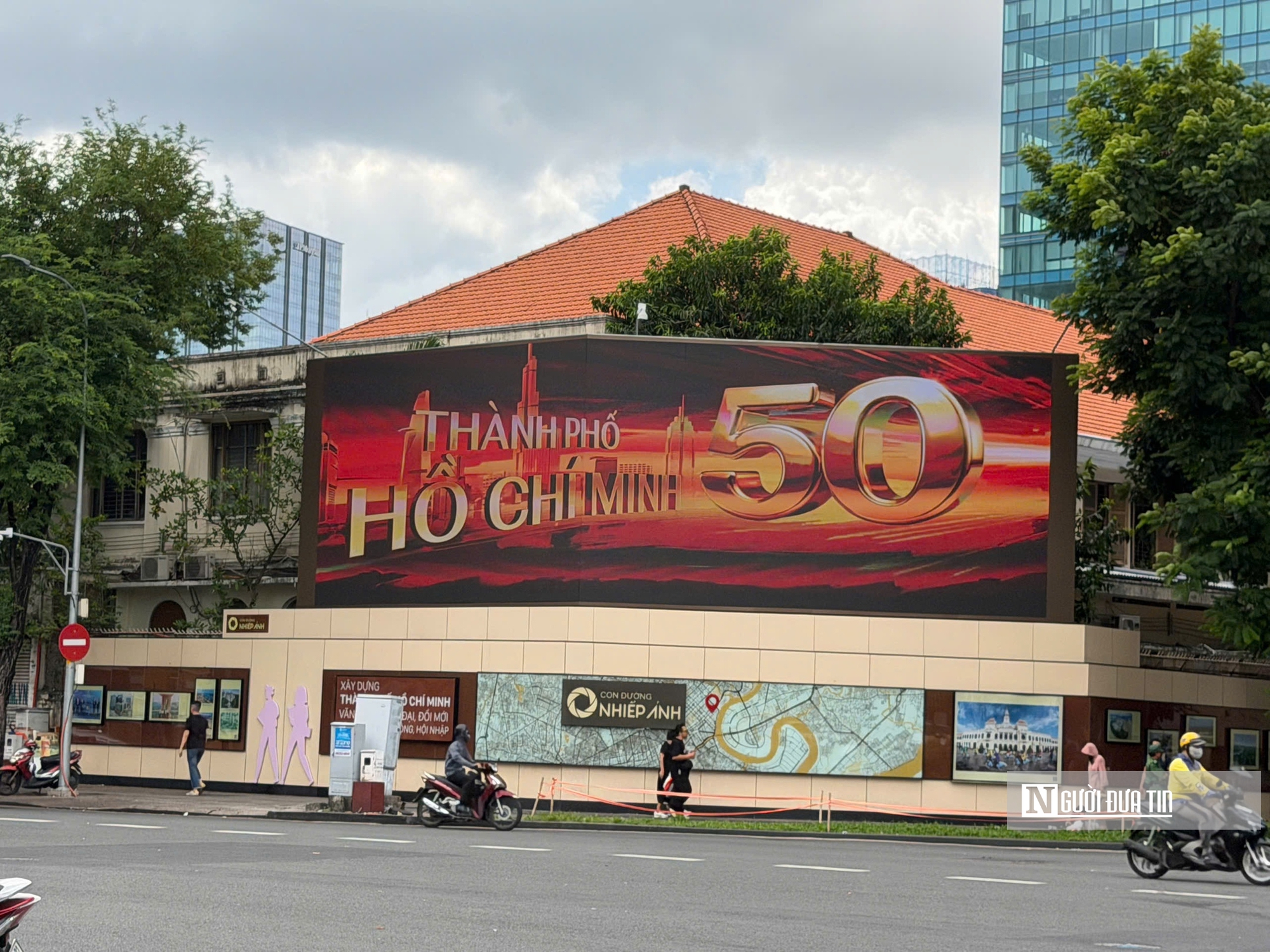 Rực rỡ chào mừng kỷ niệm 50 năm thành phố mang tên Chủ tịch Hồ Chí Minh - Ảnh 2.