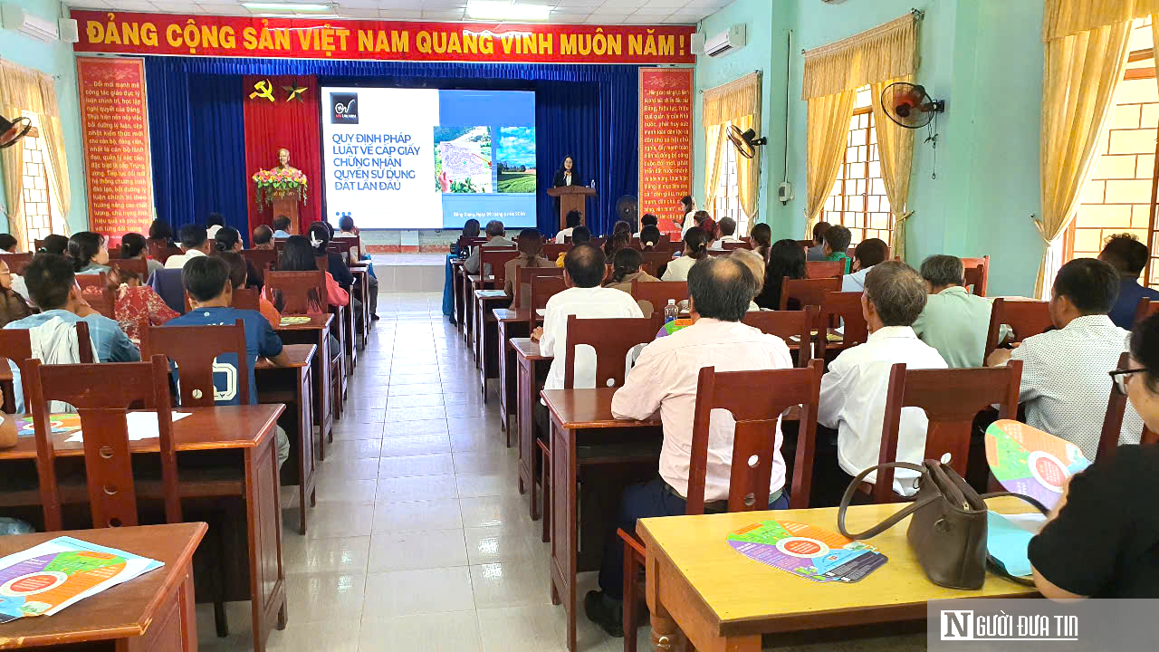 Đ&agrave; Nẵng: Đưa ch&iacute;nh s&aacute;ch đất đai, kỹ năng AI đến x&atilde; Đ&ocirc;ng Giang- Ảnh 2.