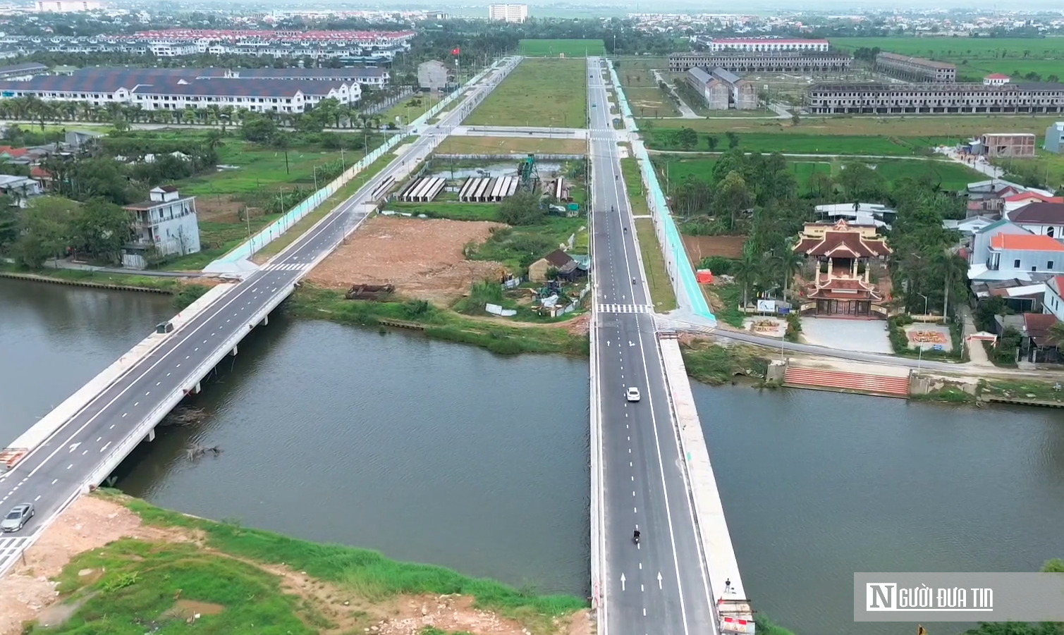 Huế: Lý giải những vết nứt phản cảm trên dự án cầu vừa bị "trảm" nhà thầu- Ảnh 1.