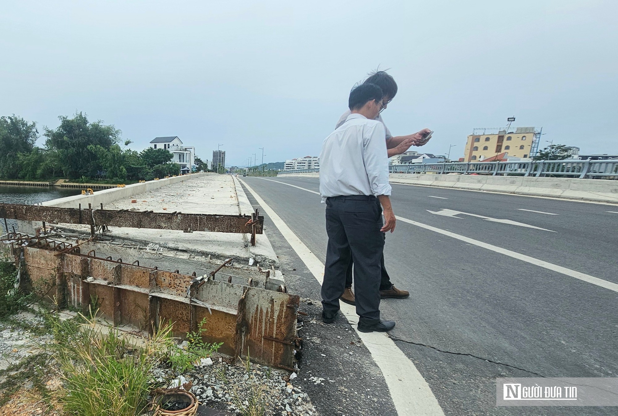 Huế: Lý giải những vết nứt phản cảm trên dự án cầu vừa bị "trảm" nhà thầu- Ảnh 5.