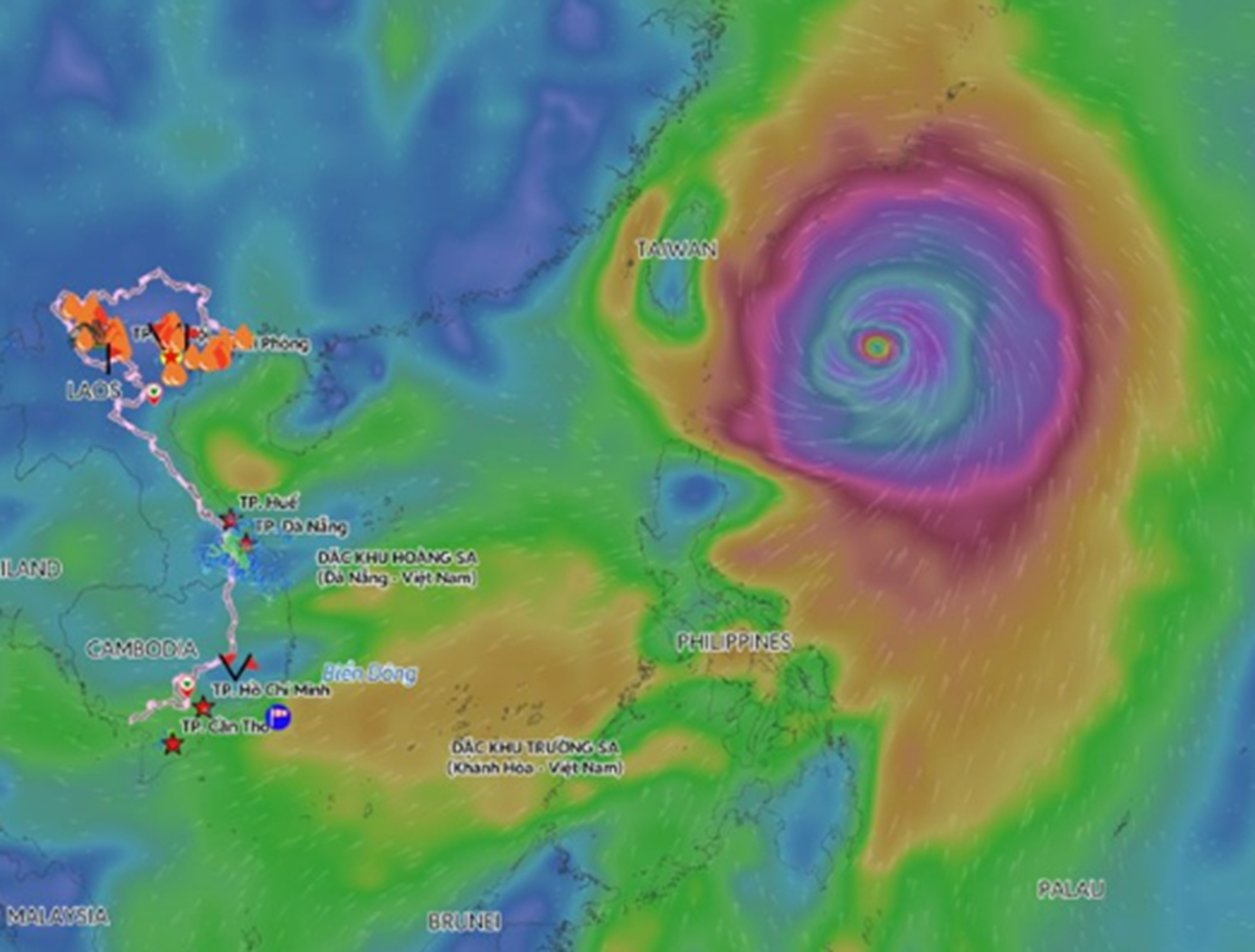 Siêu bão Ba Vì tiến gần đất liền, sức gió khủng khiếp gần 200 km/h - Ảnh 1.