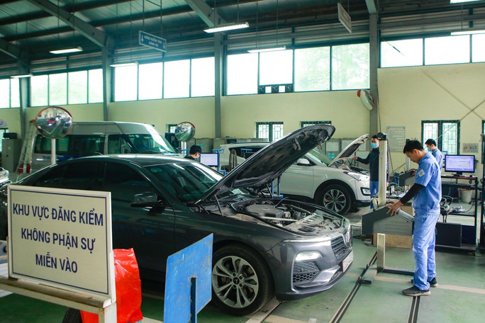 Đề xuất ô tô thiếu gạt nước và búa phá kính thoát hiểm sẽ bị đánh trượt khi đăng kiểm - Ảnh 1.