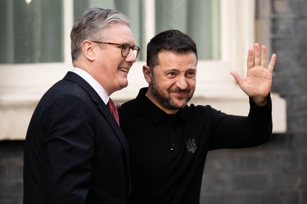 Ukraine sẽ mua vũ khí Anh, EU trả tiền - Ảnh 1.