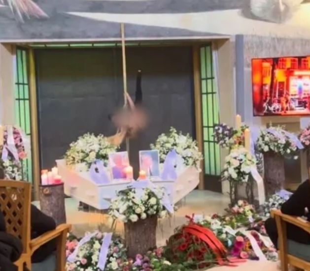 Tham dự đám tang, quan khách "ngại ngùng" khi chứng kiến cảnh trước mắt- Ảnh 1.