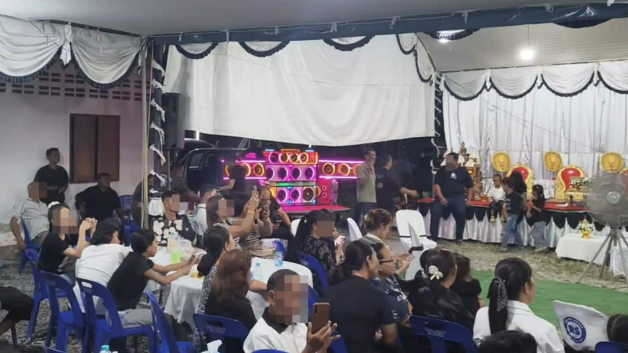 Tham dự đám tang, quan khách