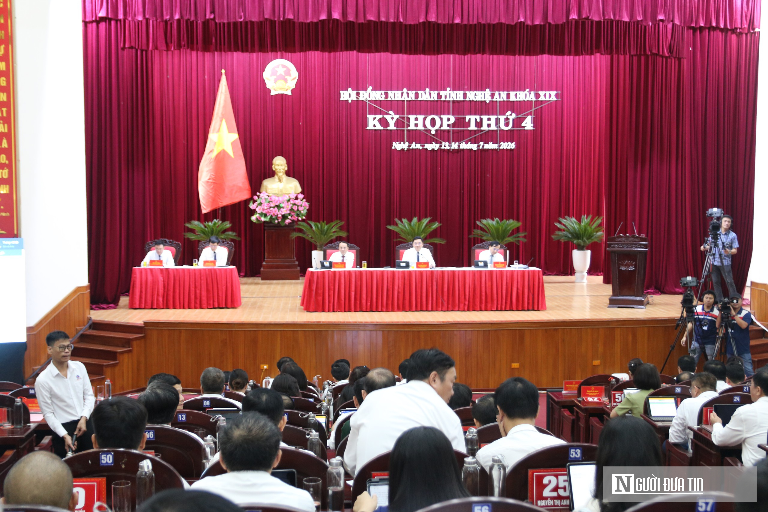 Chủ tịch Nghệ An: Ưu tiên tháo gỡ các dự án trọng điểm để tạo bứt phá tăng trưởng - Ảnh 1.