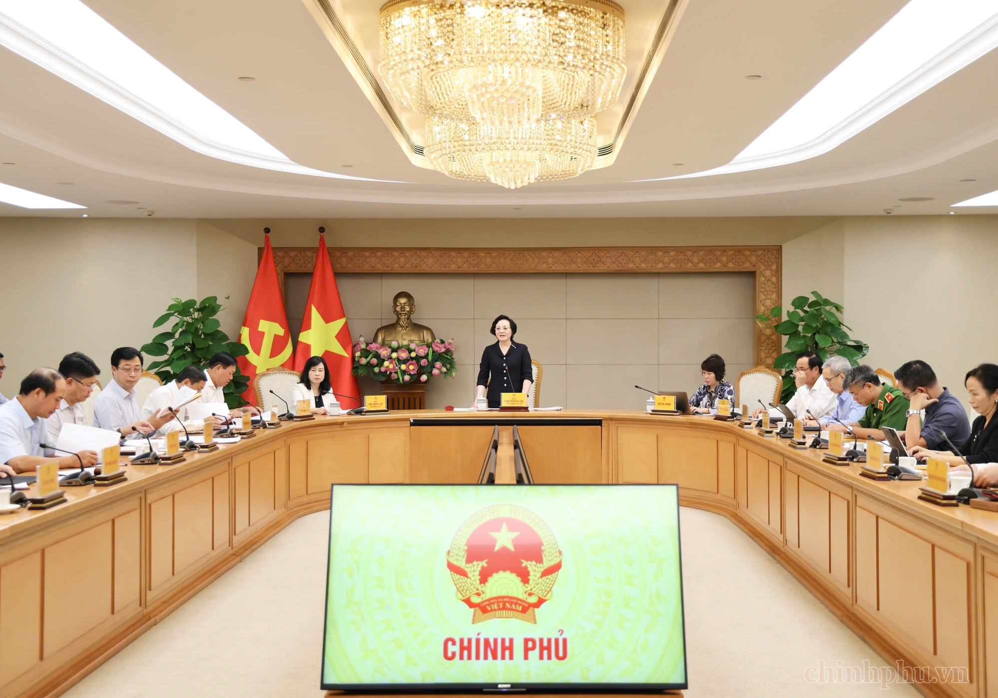 Phó Thủ tướng: Siết chặt quản lý bếp ăn trường học, kiểm soát nghiêm nguồn gốc thực phẩm - Ảnh 2.