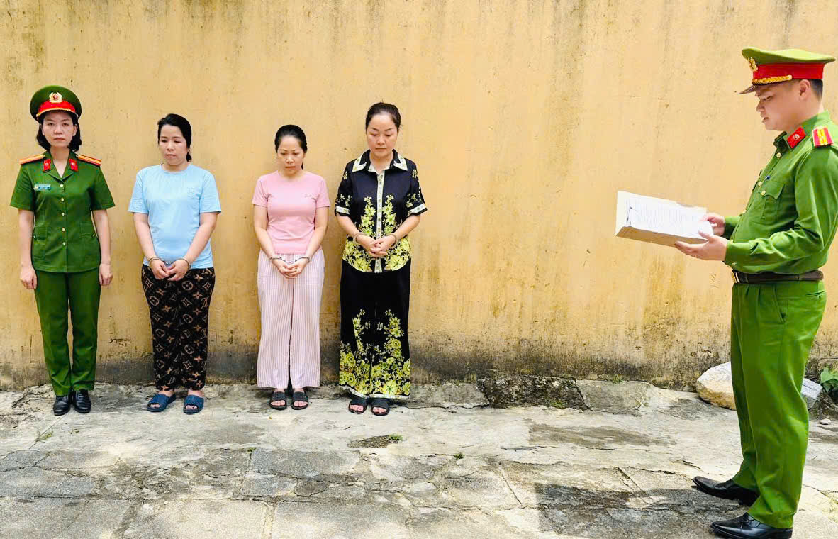 Vụ buôn lậu 28.000 viên kim cương: Khởi tố nhiều chủ tiệm vàng nổi tiếng ở TP.HCM - Ảnh 2.