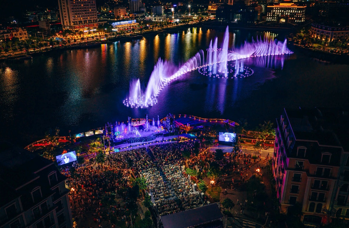 Halo Bay Live Concert: Khi âm nhạc, ánh sáng và nhịp điệu của nước hòa cùng vịnh di sản - Ảnh 1.