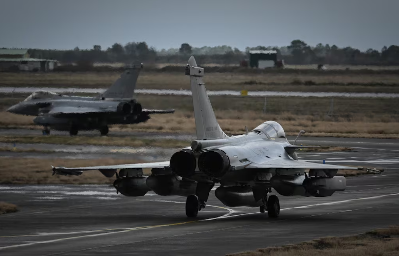 Phi công Ukraine sắp sang Pháp học lái tiêm kích Rafale - Ảnh 1.