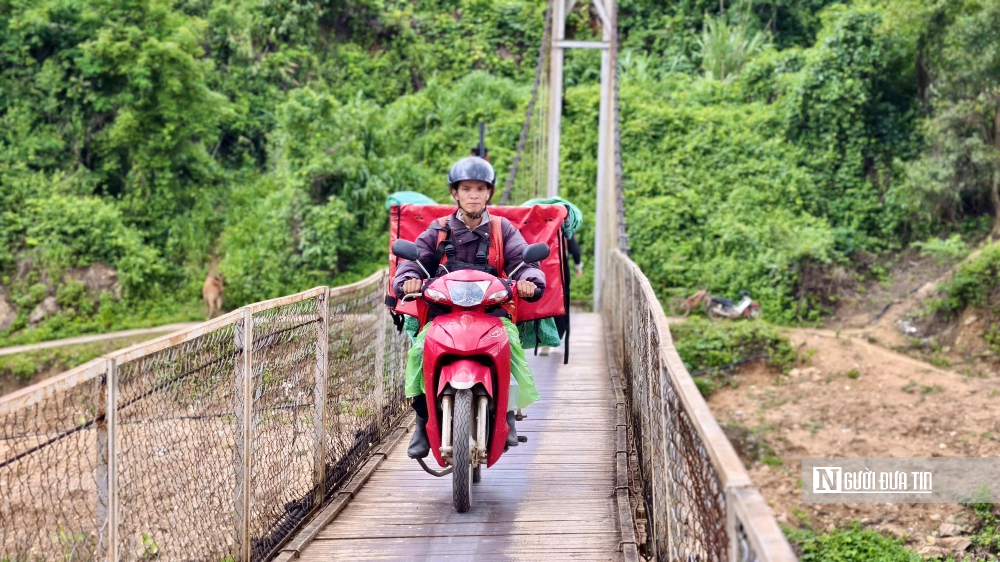 Gỡ nỗi lo từ những cây cầu treo vùng cao Quảng Ngãi - Ảnh 9.