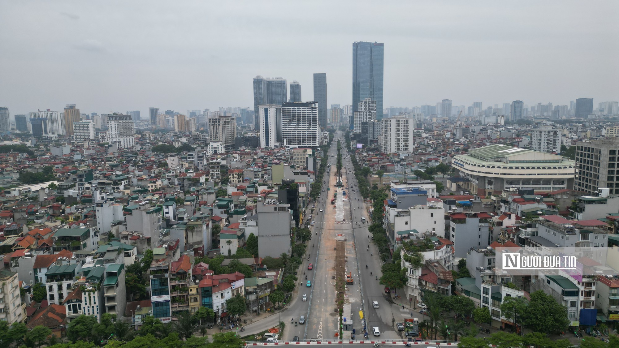 Cận cảnh rào chắn cố định gần 500m đường Văn Cao để thi công ga metro Quần Ngựa - Ảnh 11.