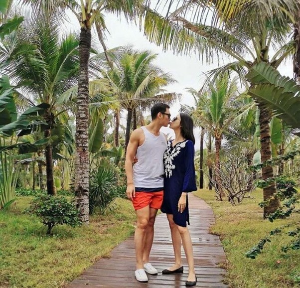 Cuộc sống vi&ecirc;n m&atilde;n, y&ecirc;n b&igrave;nh của n&agrave;ng Hậu ch&acirc;n d&agrave;i: Từng khước từ đại gia, cưới người giản dị, kiếm tiền tỷ mỗi th&aacute;ng - Ảnh 4.