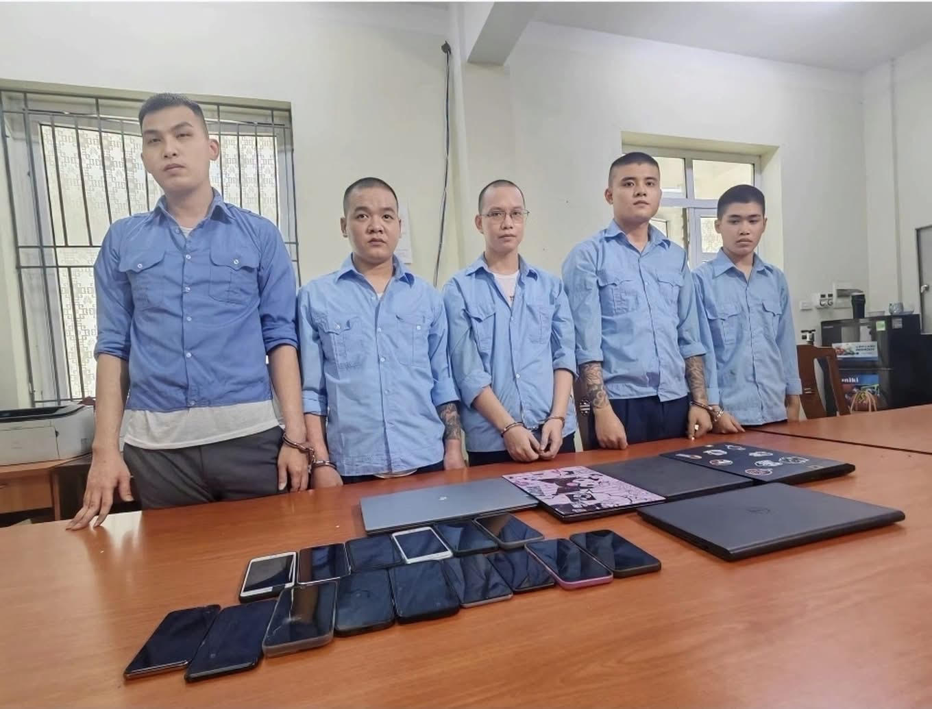 Bắt nh&oacute;m đối tượng Việt ho&aacute; phần mềm vượt x&aacute;c thực sinh trắc ng&acirc;n h&agrave;ng- Ảnh 1.