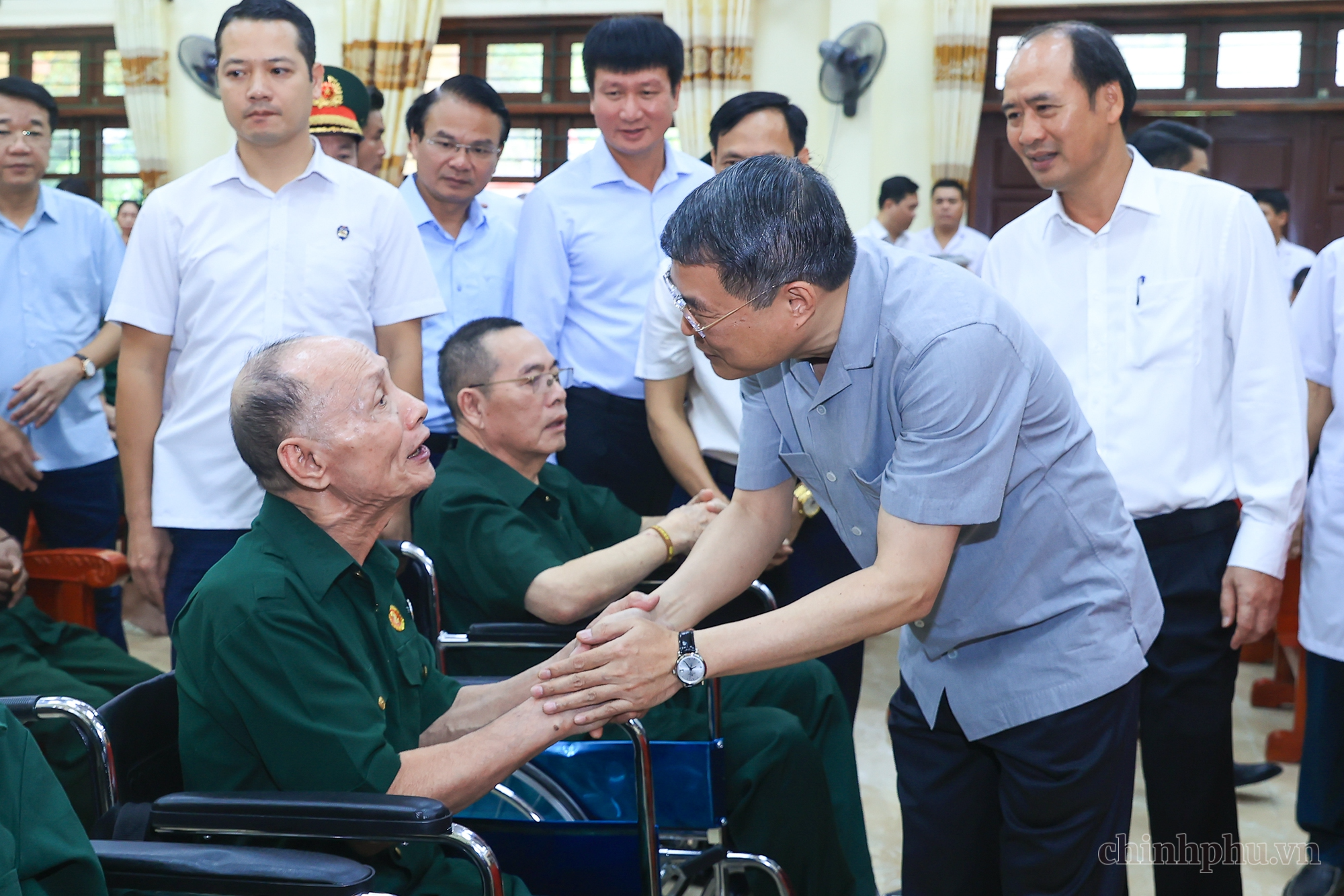 Thủ tướng thăm, tặng quà các thương binh, bệnh binh tại Ninh Bình - Ảnh 1.