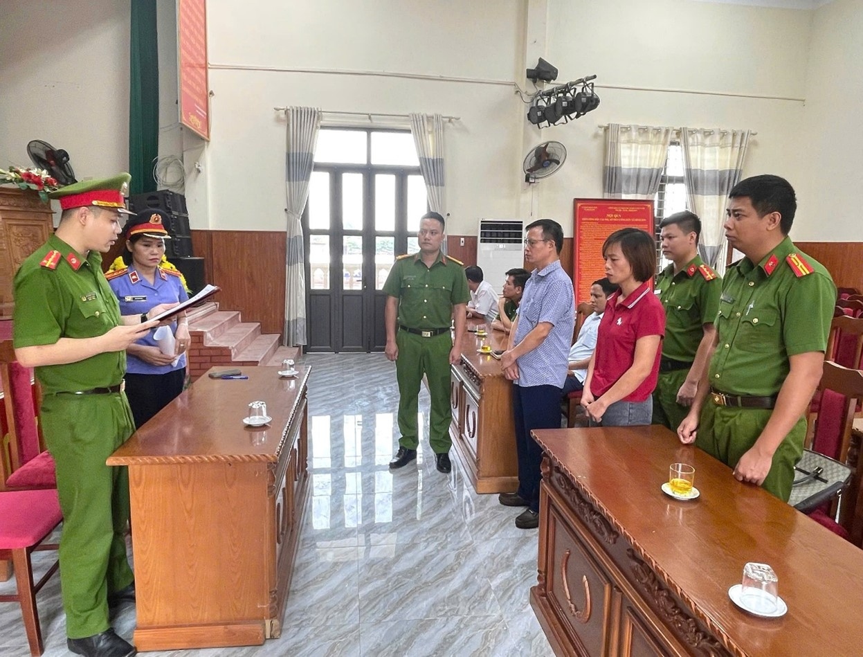 4 cựu cán bộ xã bị khởi tố vì gây thất thoát hơn 1,4 tỷ đồng ngân sách - Ảnh 1.