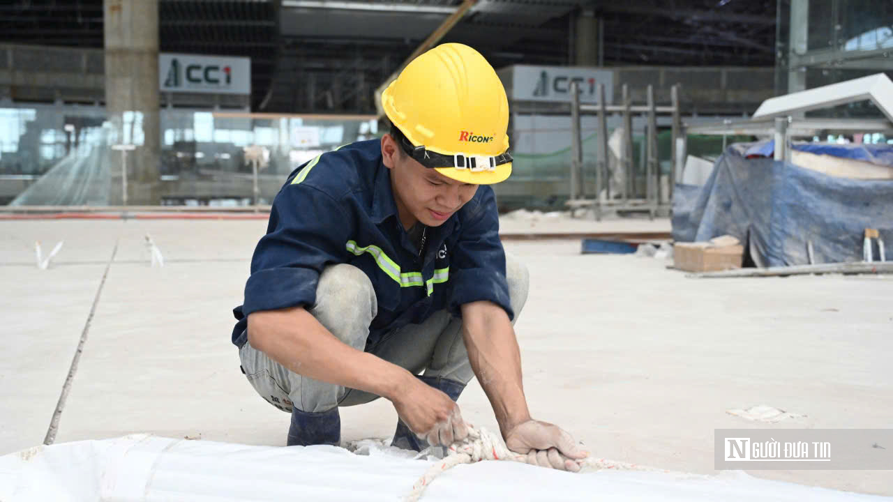 Công nhân miệt mài hoàn thiện "trái tim" nhà ga hành khách Sân bay Long Thành- Ảnh 15.