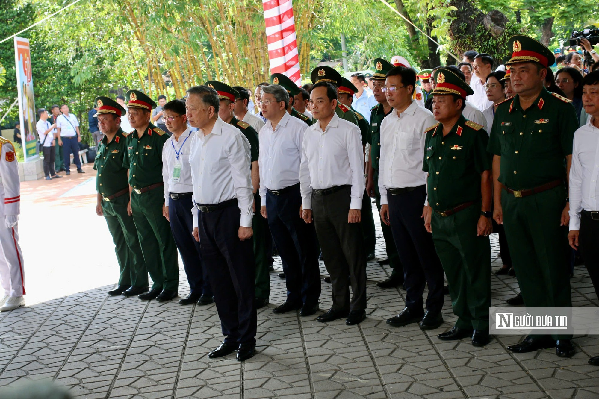Tổng Bí thư, Chủ tịch nước dâng hương tưởng niệm, thăm lực lượng tìm kiếm hài cốt liệt sĩ tại Công viên Lê Thị Riêng- Ảnh 3.