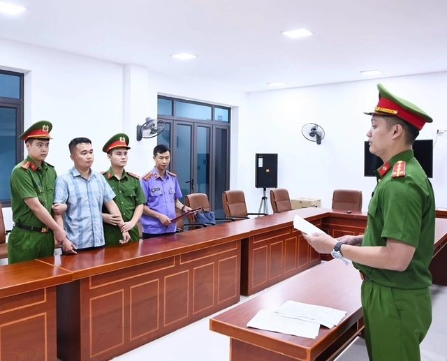 Khởi tố thêm 1 giáo viên tự ra đầu thú trong vụ điểm toán cao bất thường ở Tuyên Quang- Ảnh 1.