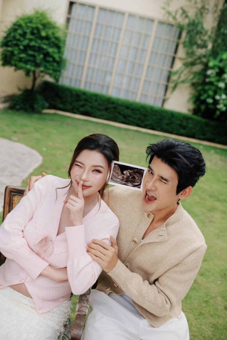 Cặp đôi kiểu mẫu showbiz Việt: Hạnh phúc viên mãn khi sắp đón thêm một