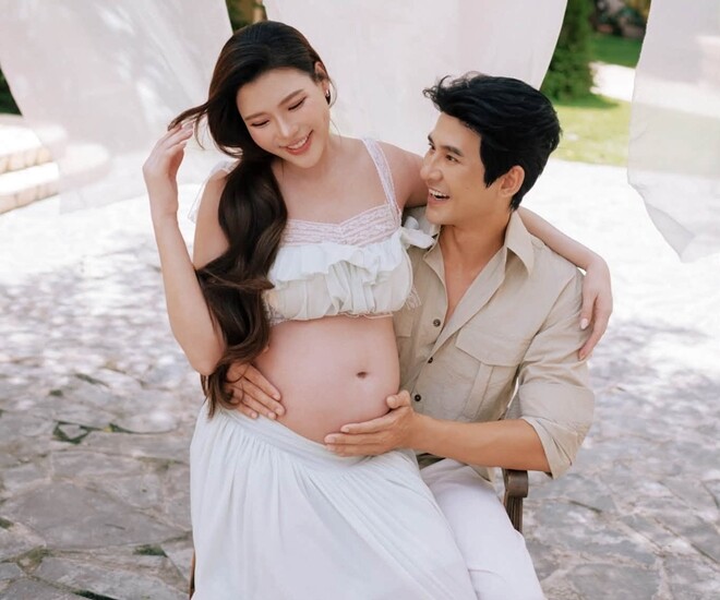 Cặp đôi kiểu mẫu showbiz Việt: Hạnh phúc viên mãn khi sắp đón thêm một