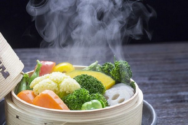 Người phụ nữ 56 tuổi tử vong dù chỉ ăn đồ hấp, bác sĩ cảnh báo thói quen 