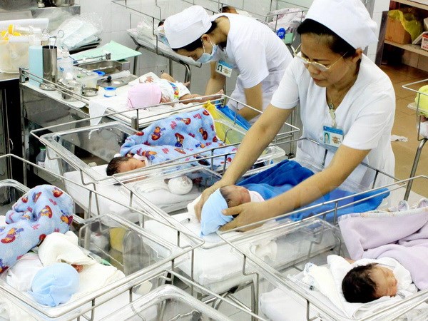 Đề xuất xem xét miễn, giảm học phí cho gia đình sinh hai con gái - Ảnh 1.