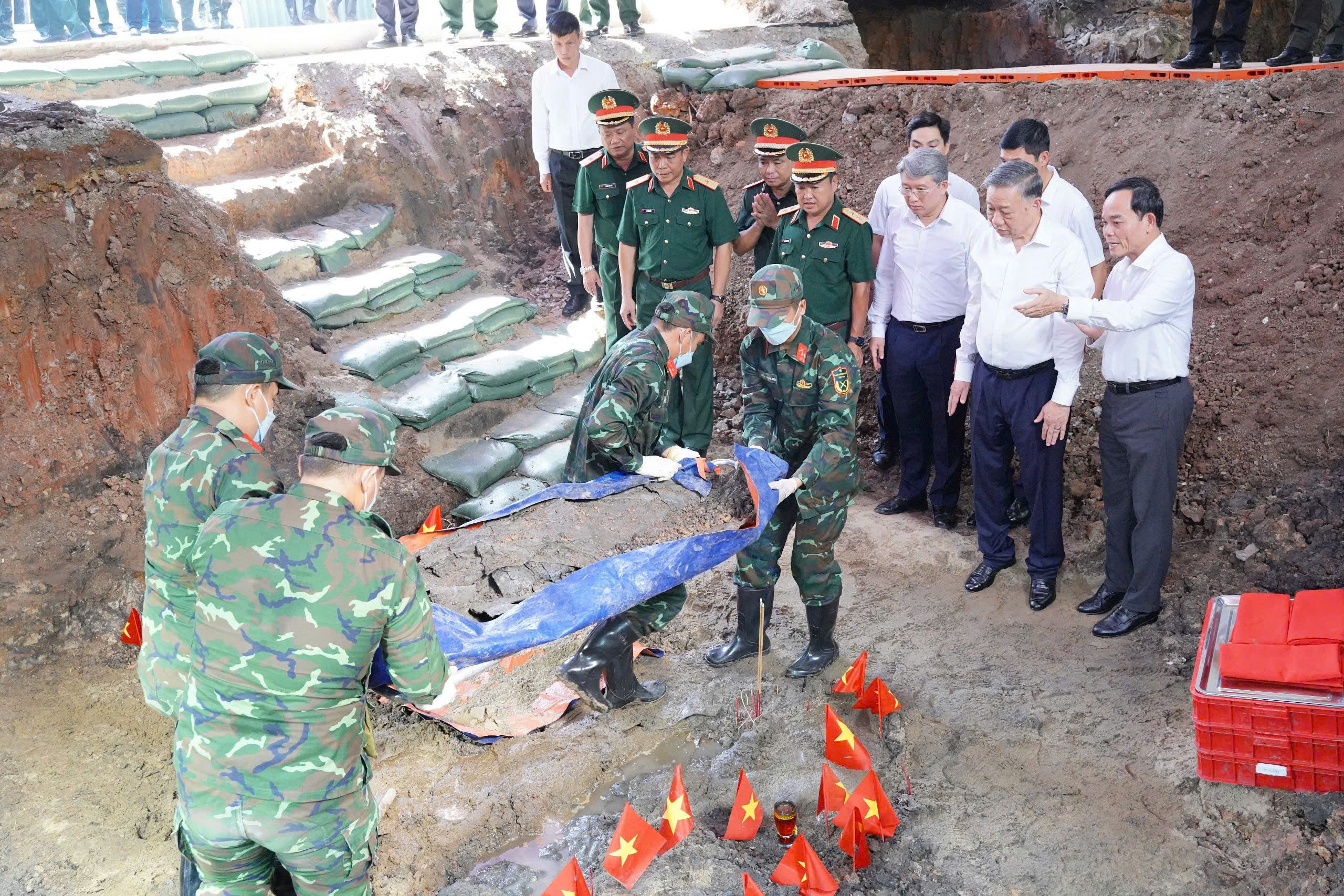 Tiếp tục quy tập thêm 3 bộ hài cốt liệt sĩ, nâng tổng số lên 96 bộ tại công viên Lê Thị Riêng- Ảnh 2.