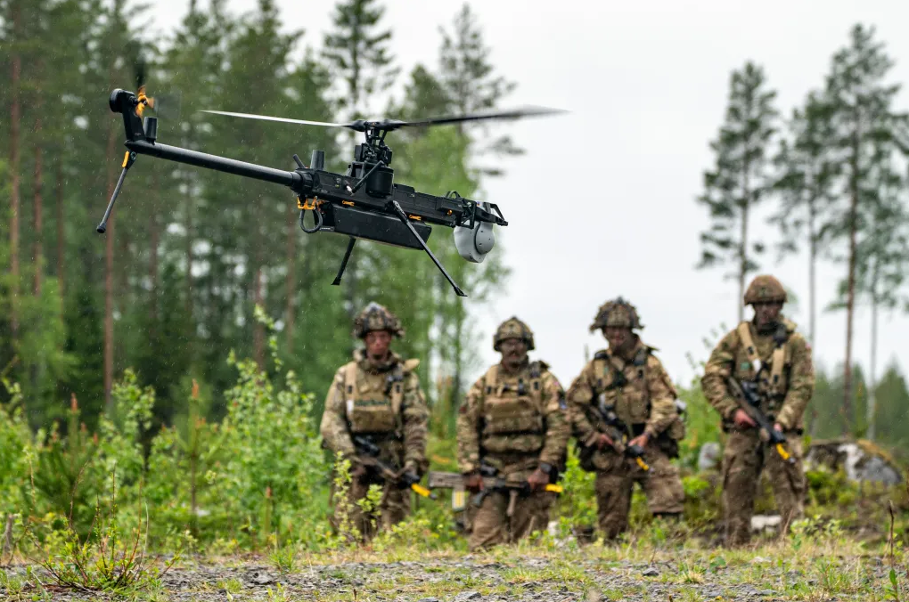 Bước chuyển trong cách NATO bảo vệ sườn Đông: Drone thay thế xe tăng - Ảnh 1.