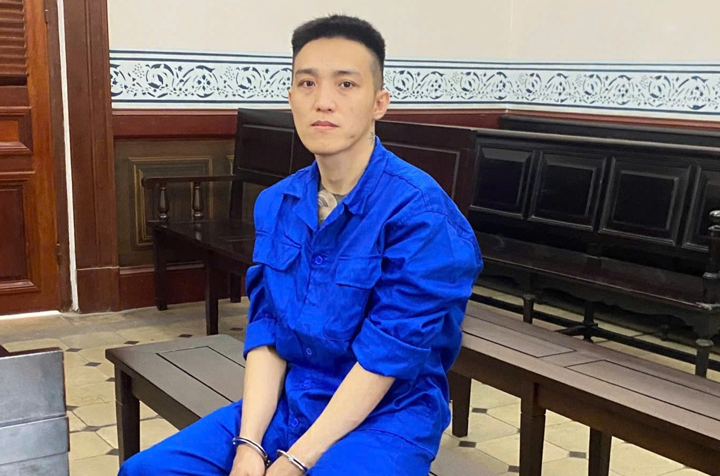 Gã đàn ông cuồng ghen livestream hành hung, ném bạn gái từ mái nhà cao 7,5m trả giá đắt- Ảnh 1.