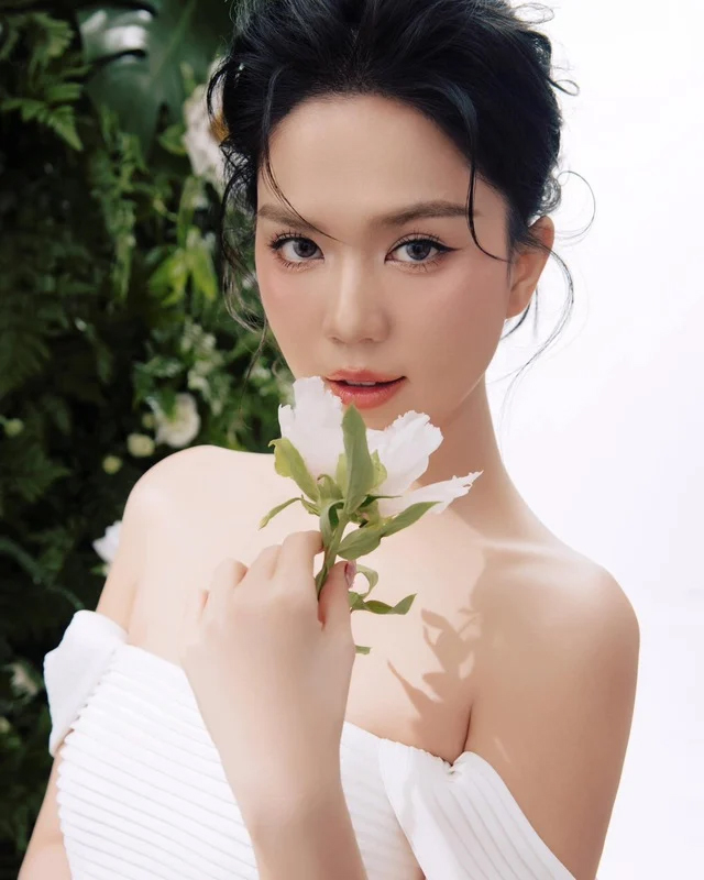 Hai mỹ nhân nổi tiếng của showbiz Việt: Ngọc Trinh, Võ Hoàng Yến chuẩn bị